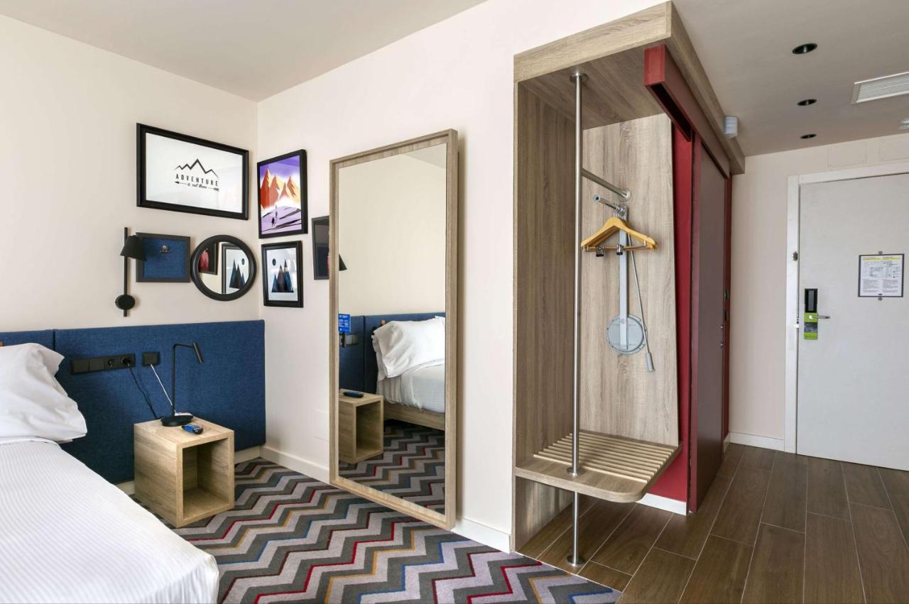 Hampton By Hilton Alcobendas Madrid Bagian luar foto